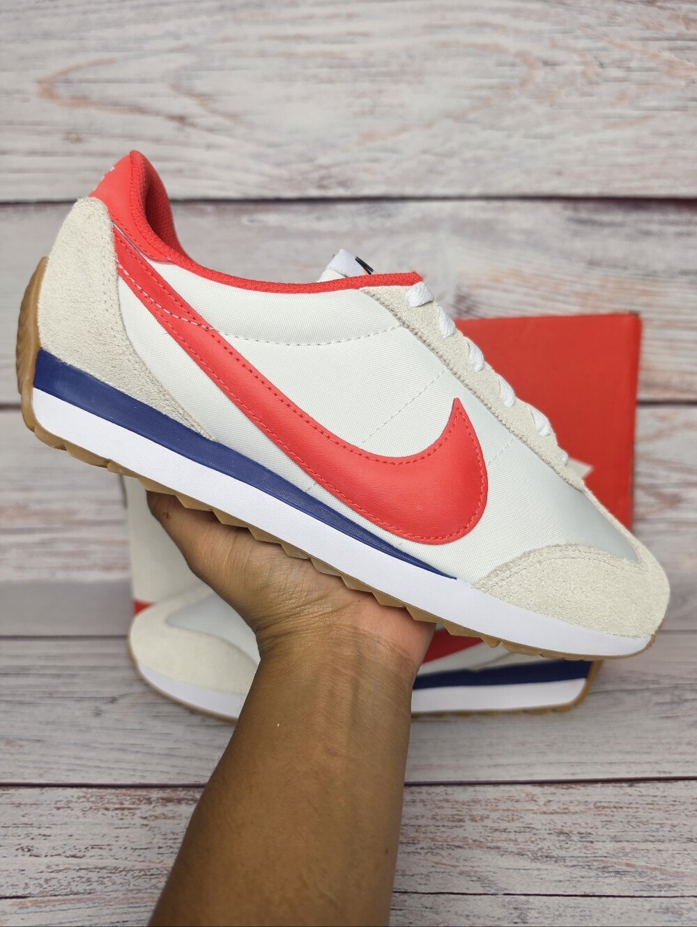 NEW Nike Pacific Gum White/LT Crimson Mens Size 10.5 Athletic Sneaker HQ2052-101